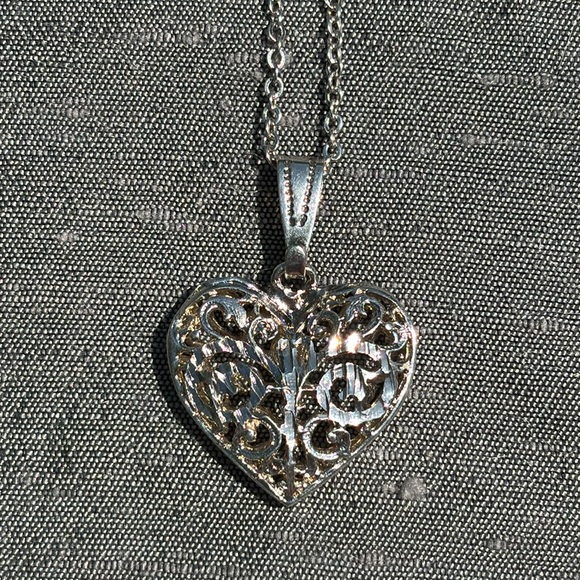 🩶 Puffy Filigree Style Silver Plated Heart Pendant - Picture 1 of 3